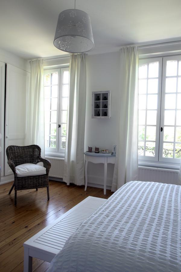 Manoir Le Mesnil Bed & Breakfast Saint-Martin-aux-Chartrains Exterior photo